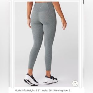 Athleta Salutation Stash Pocket II 7/8 Tights - Women's Minimalist Gray